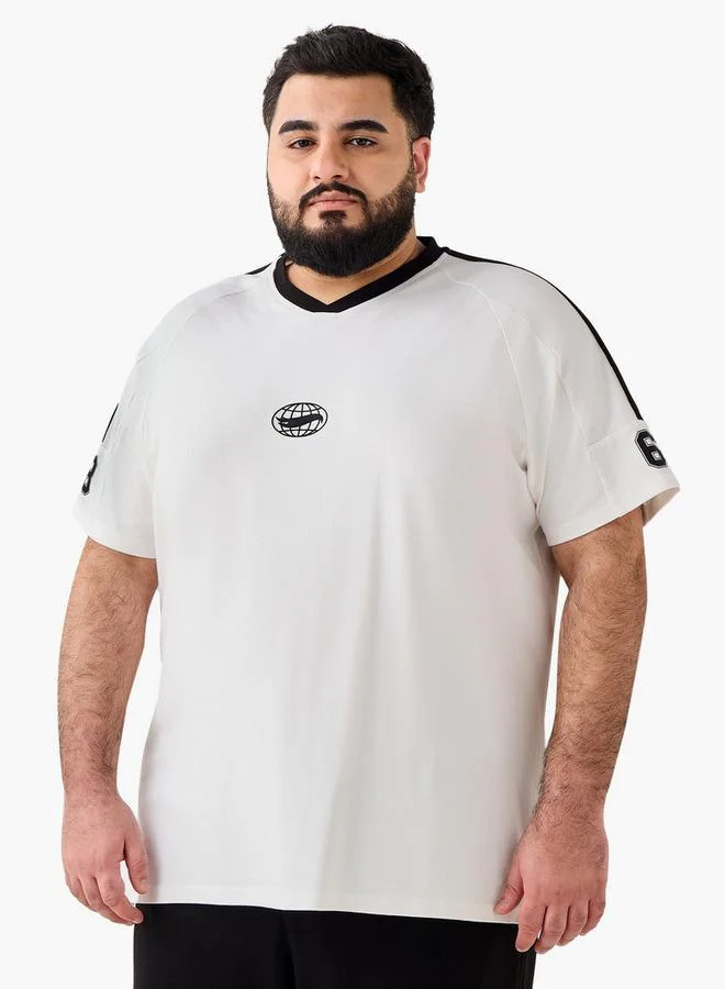 ماكسيم Men Regular Fit V-neck Short Sleeves Hot Wheels Print T-shirt